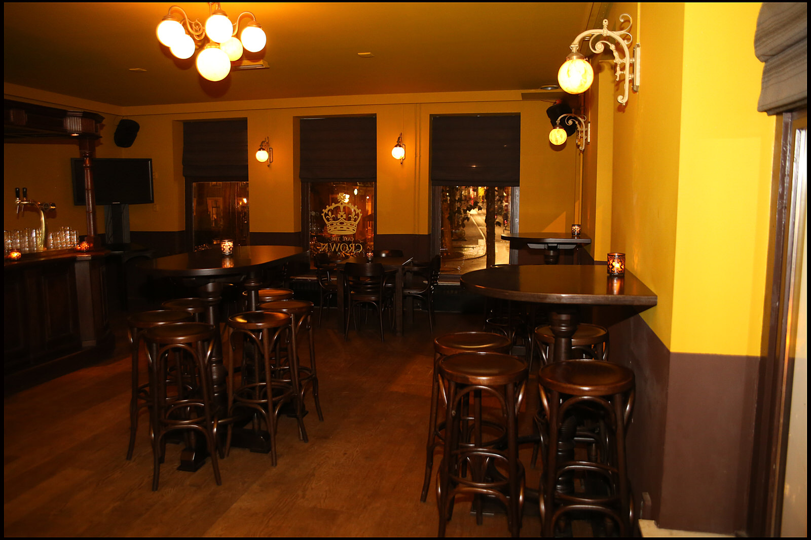 What are the minimum requirements to book the private room upstairs?